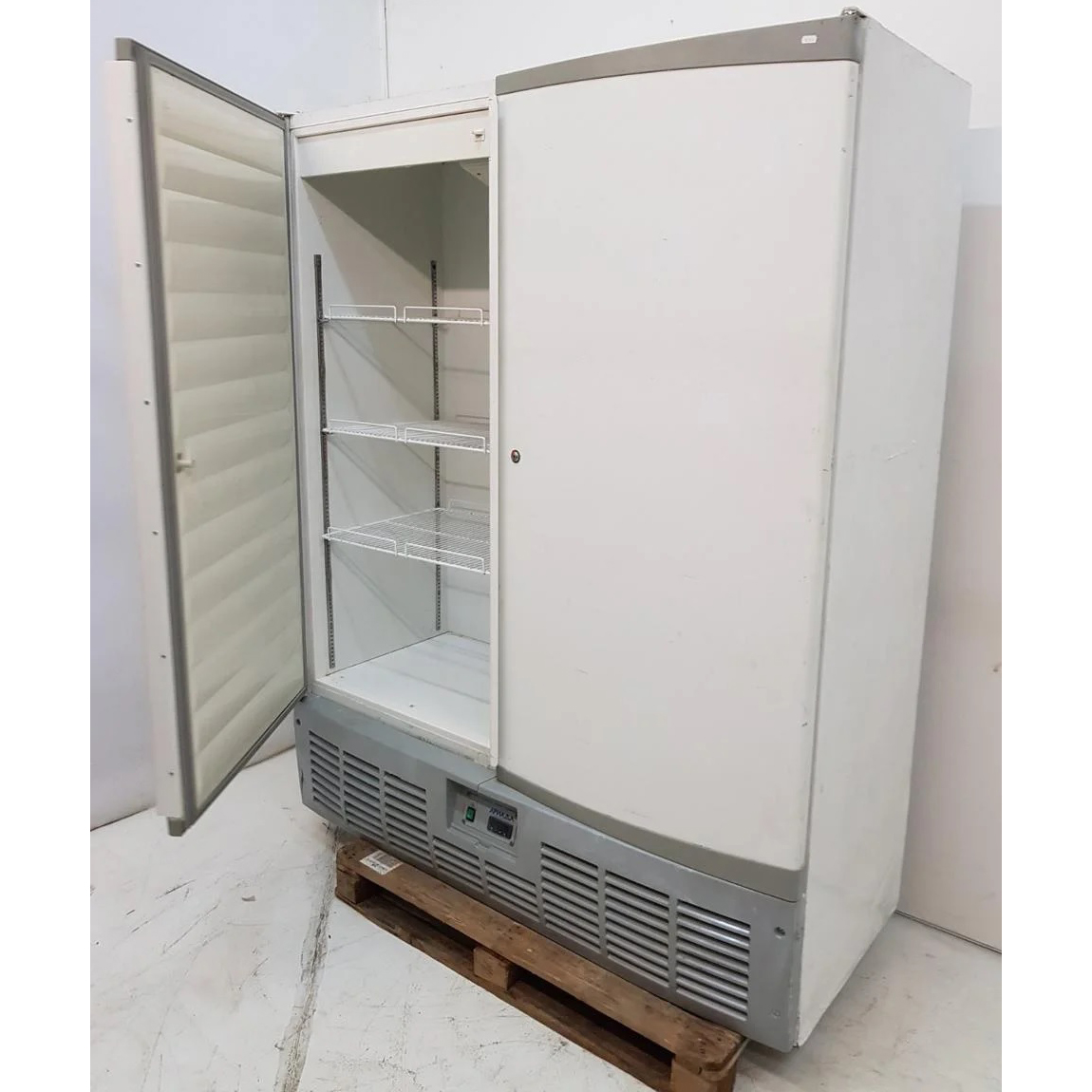 картинка Холодильный шкаф Ариада RAPSODY R1400V